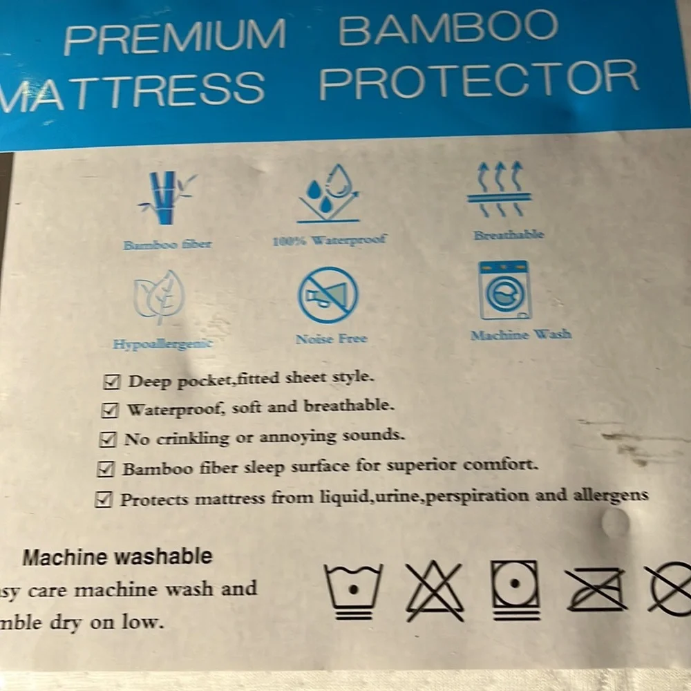 Hypoallergenic premium Bamboo Mattress Protector - White NWT